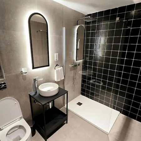 South32 Hotel