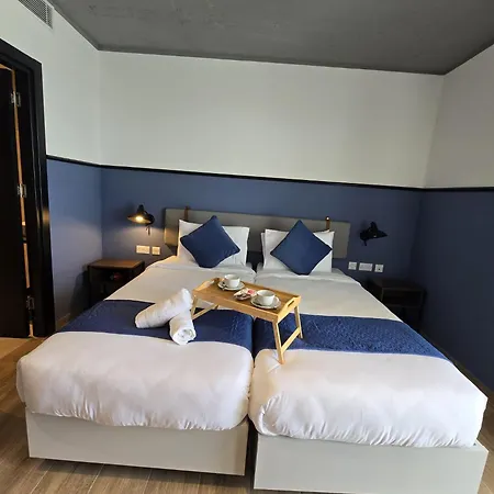 Hotel South32 3*