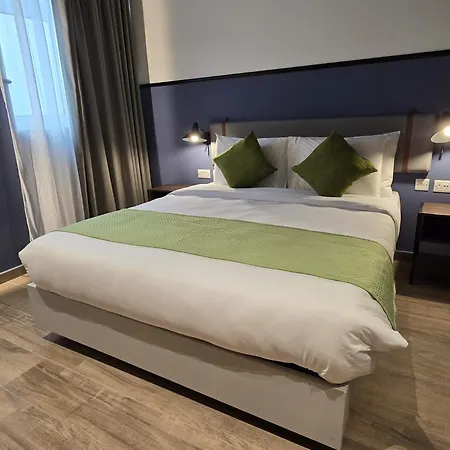 South32 Hotel 3*