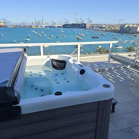 South32 Hotel