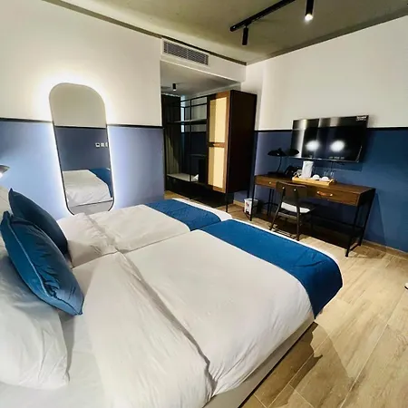 South32 Hotel