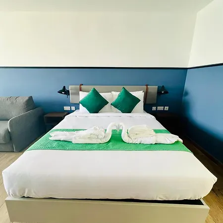 Hotell South32 Birżebbuġa
