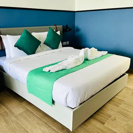 Отель South32 3*