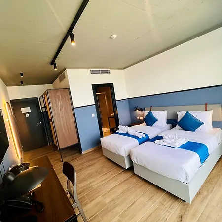 Отель South32 Бирзеббуджа