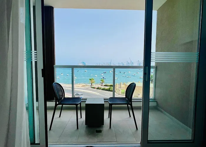 South32 Otel Birżebbuġa